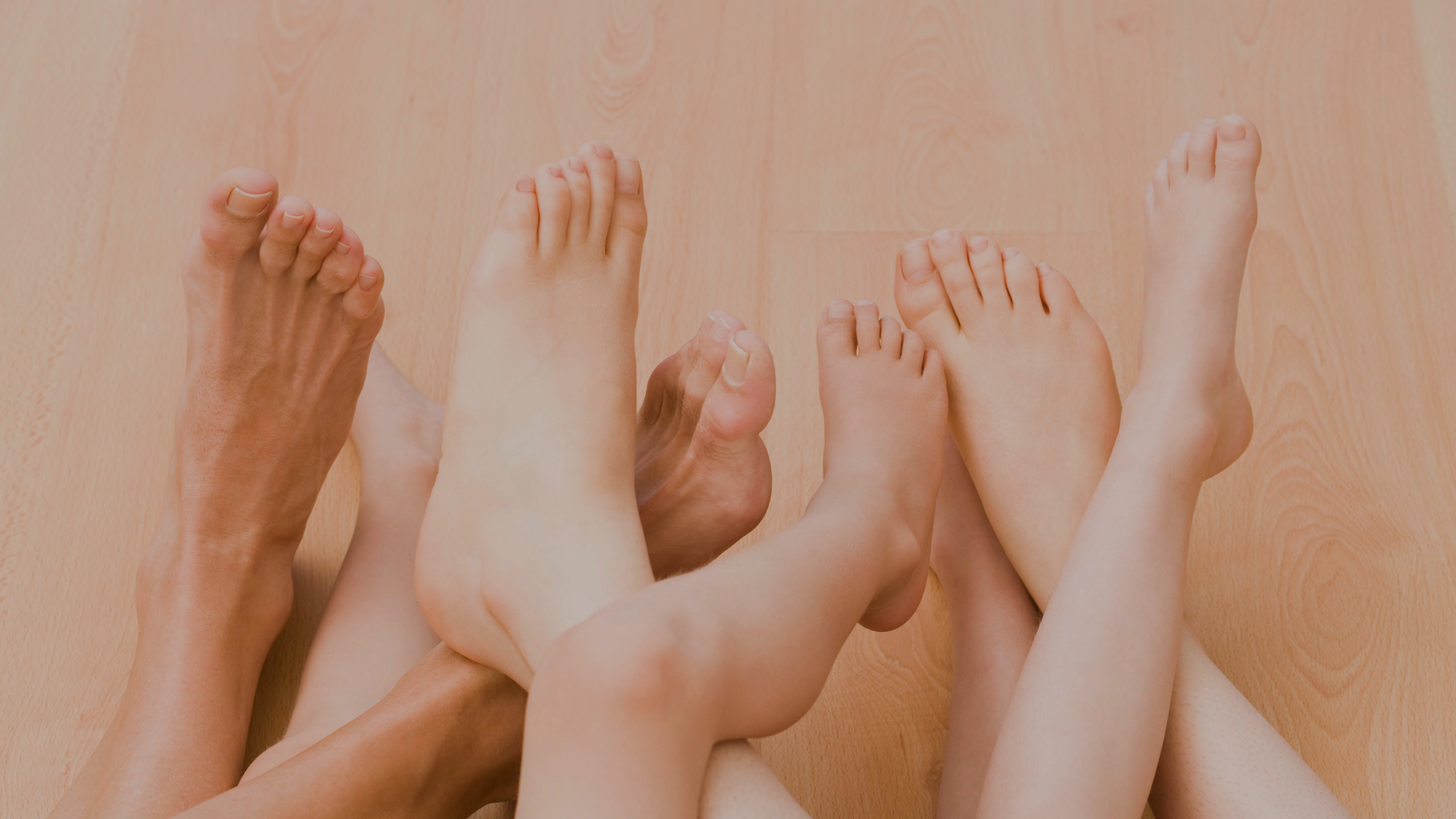 Gönne deinen Füßen die Qualität einer professionellen Pflege, direkt bei dir zu Hause mit Footlogix.